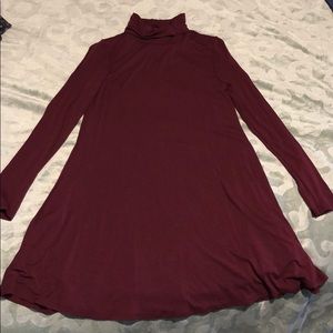 Flowy maroon Lulus turtleneck dress